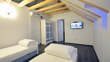 Фото номера Двухместный номер с 2 отдельными кроватями Виллы Pike Inn Dunavatul de Sus г. Dunavăţu de Sus 74