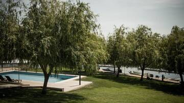 Фото номера Двухместный номер с 2 отдельными кроватями Виллы Pike Inn Dunavatul de Sus г. Dunavăţu de Sus 112