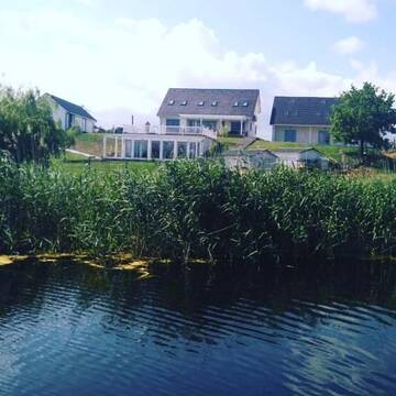 Фото номера Двухместный номер с 2 отдельными кроватями Виллы Pike Inn Dunavatul de Sus г. Dunavăţu de Sus 85