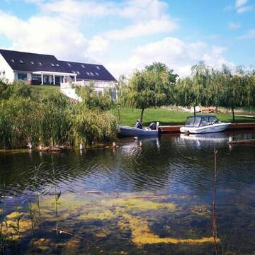 Фото номера Двухместный номер с 2 отдельными кроватями Виллы Pike Inn Dunavatul de Sus г. Dunavăţu de Sus 86