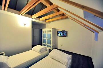 Фото номера Двухместный номер с 2 отдельными кроватями Виллы Pike Inn Dunavatul de Sus г. Dunavăţu de Sus 65